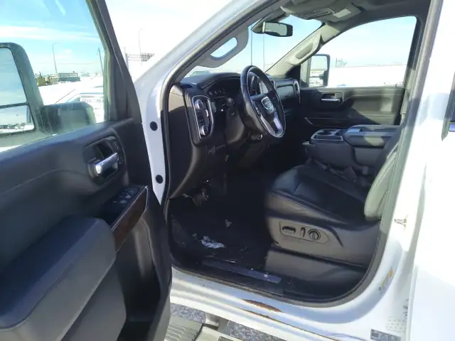 2022 GMC Sierra 3500HD - Photo 13