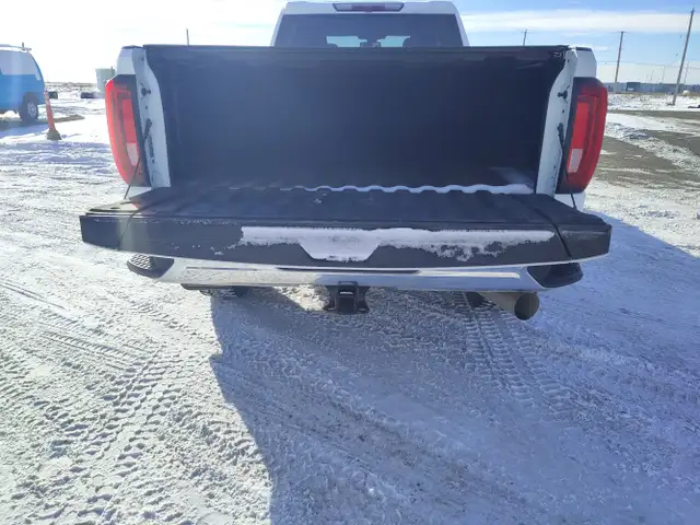 2022 GMC Sierra 3500HD - Photo 15