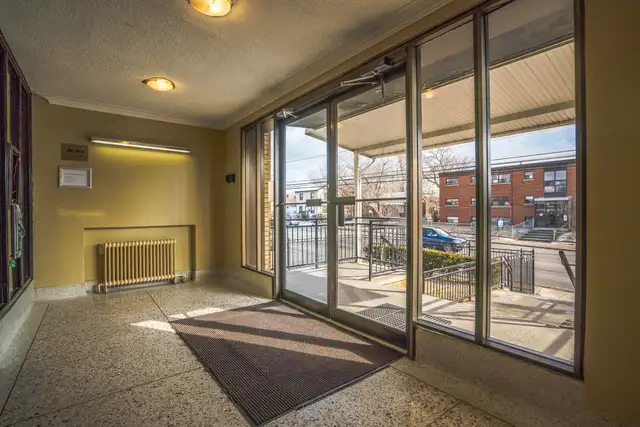 renovated one bedroom, Victoria park and St. clair - ID 2450 - Photo 3