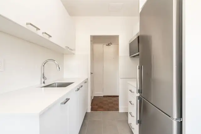 renovated one bedroom, Victoria park and St. clair - ID 2450 - Photo 8