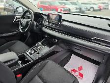 2022 Mitsubishi Outlander ES | Super All Wheel Control | Back Up - Photo 8