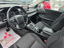 2022 Mitsubishi Outlander ES | Super All Wheel Control | Back Up - Photo 10