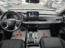 2022 Mitsubishi Outlander ES | Super All Wheel Control | Back Up - Photo 19
