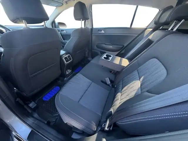 2021 Kia Sportage LX - Photo 16