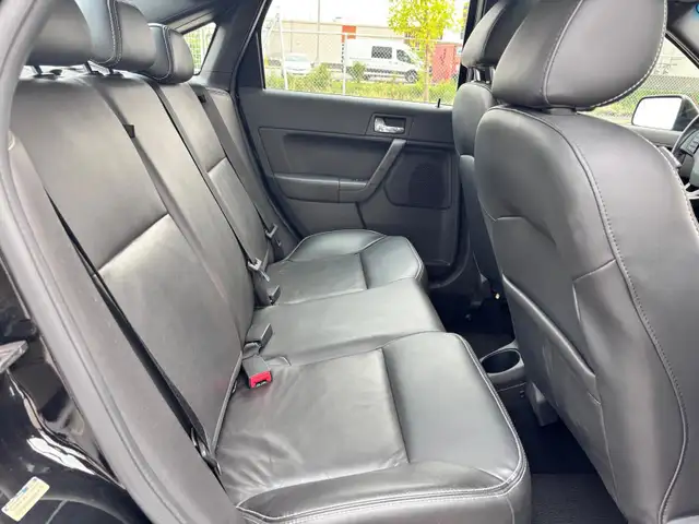 2010 Ford Focus SES : Cruis Control - Photo 8