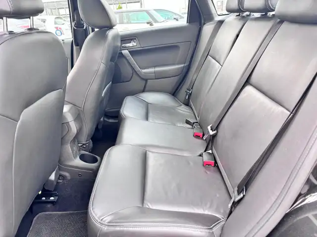 2010 Ford Focus SES : Cruis Control - Photo 9