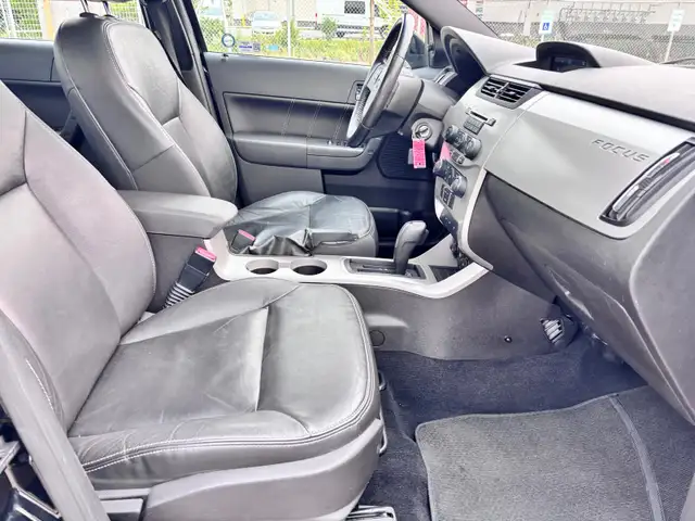 2010 Ford Focus SES : Cruis Control - Photo 10