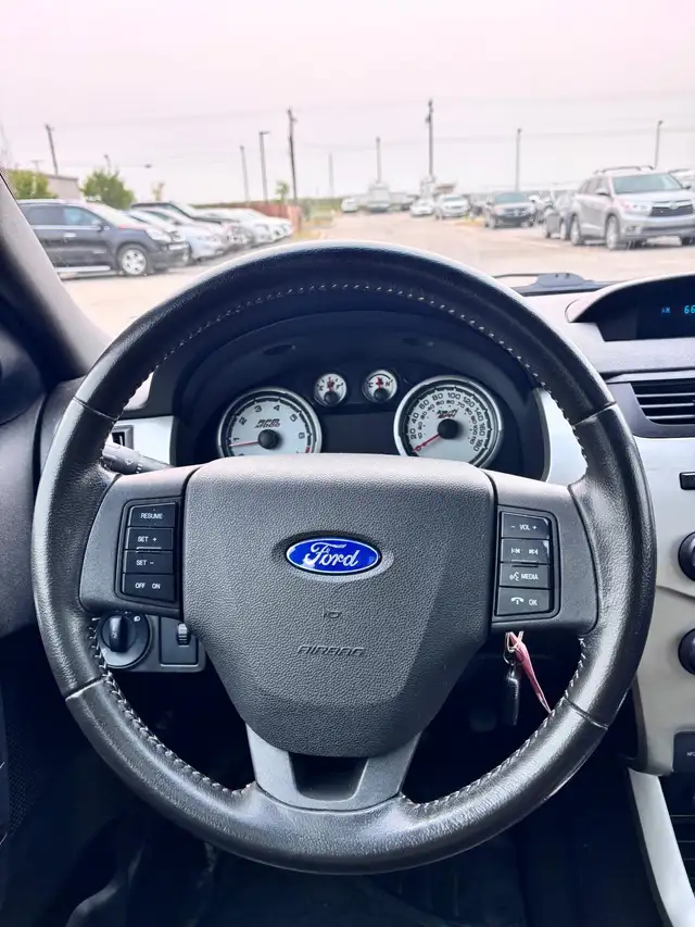 2010 Ford Focus SES : Cruis Control - Photo 11