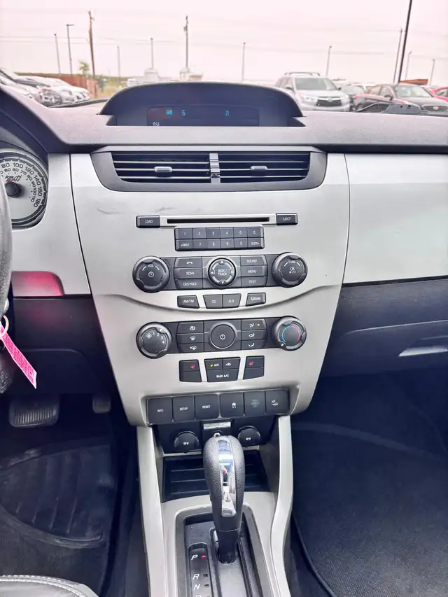 2010 Ford Focus SES : Cruis Control - Photo 12