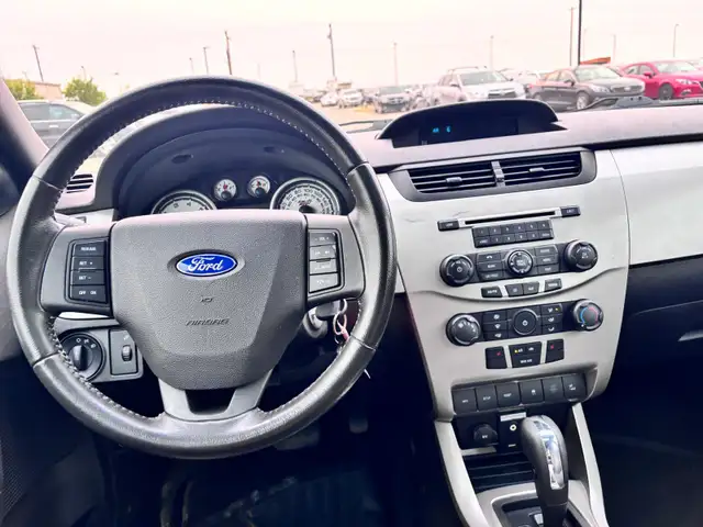 2010 Ford Focus SES : Cruis Control - Photo 13
