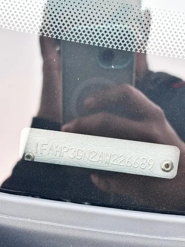 2010 Ford Focus SES : Cruis Control - Photo 16