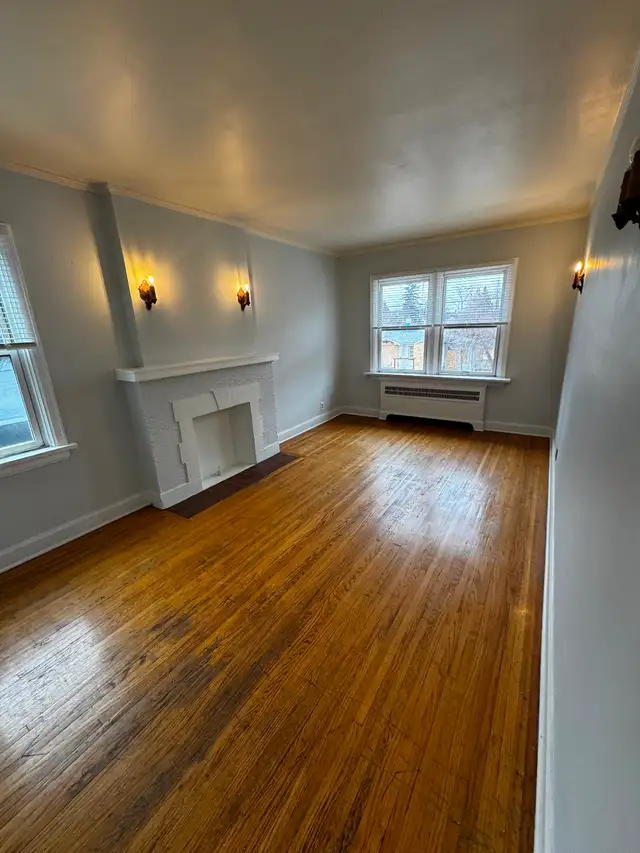 Cheerful 1 Bedroom Apartment in Heritage Building 17th Ave. SW - Photo 3