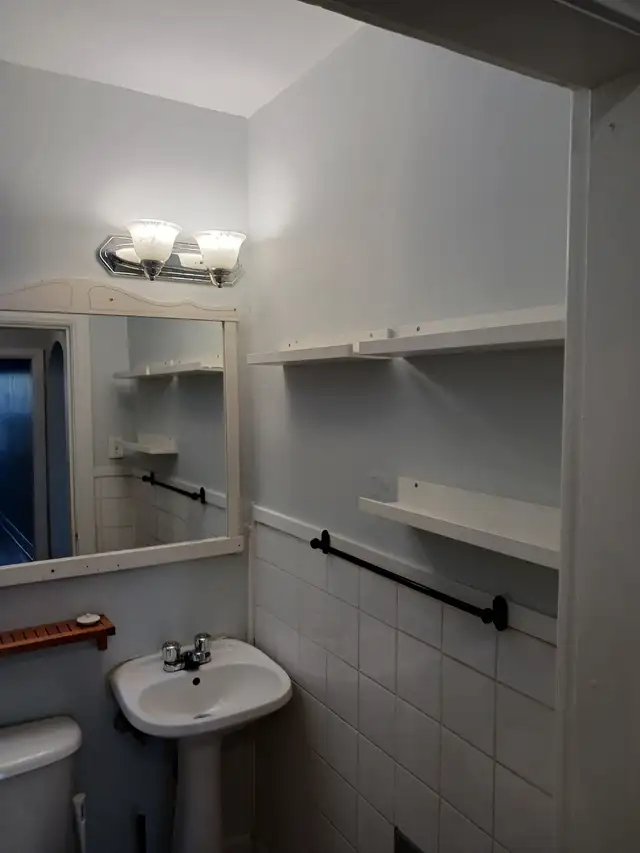 Cheerful 1 Bedroom Apartment in Heritage Building 17th Ave. SW - Photo 5