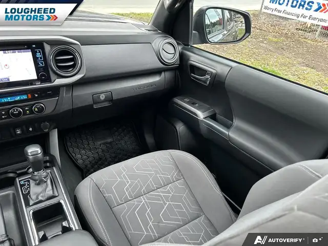 2016 Toyota Tacoma SR5 Super - Photo 22