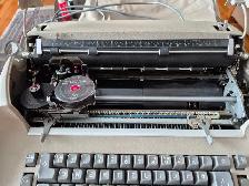 IBM Typewriter - Photo 2