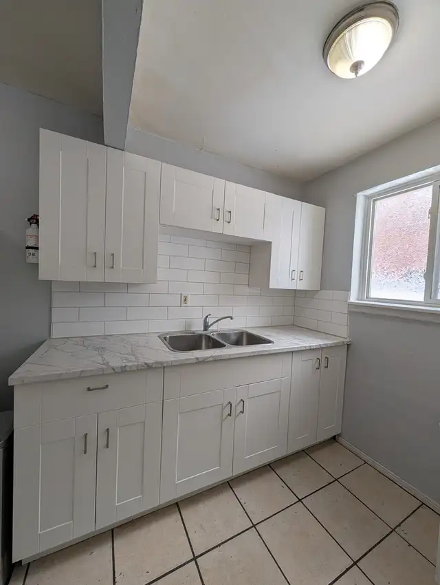 Updated Spacious 2-Bedroom apartment in London for rent - Photo 2