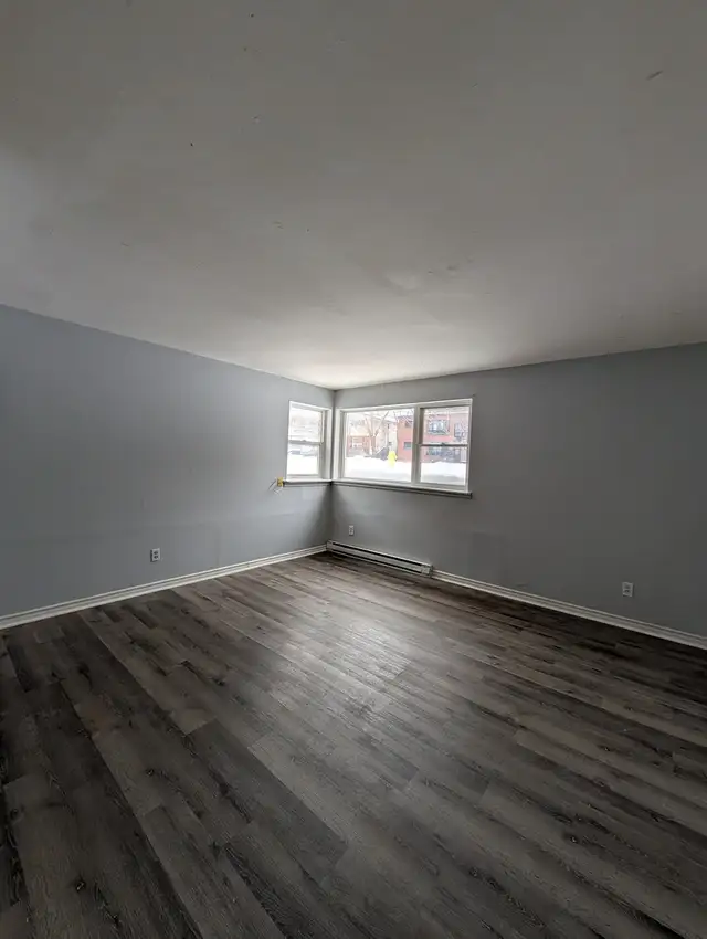 Updated Spacious 2-Bedroom apartment in London for rent - Photo 4