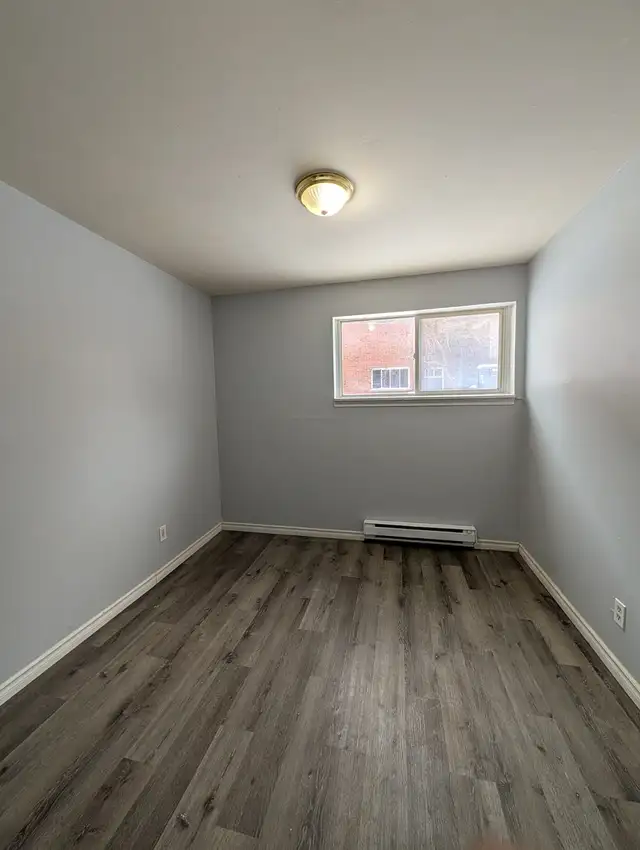 Updated Spacious 2-Bedroom apartment in London for rent - Photo 8