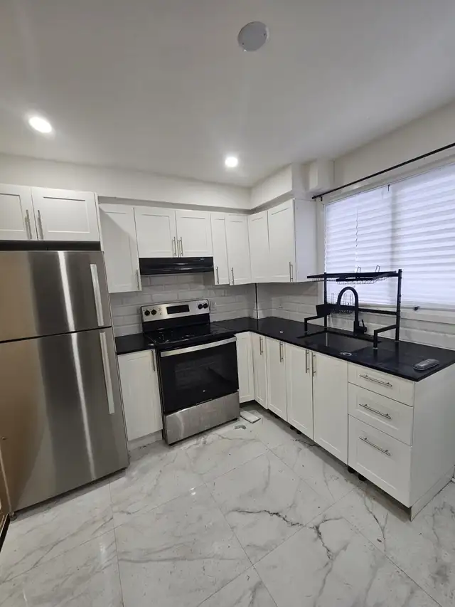 For Rent 3 1/2 apartment - 5 minute walk to Rosemont Metro - Photo 8