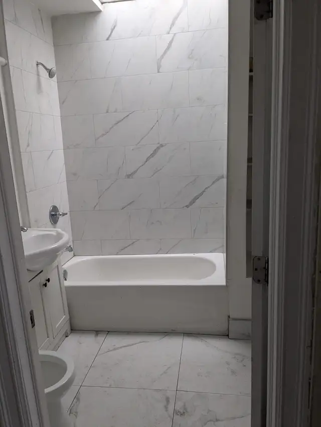 2BR Apartment Near Downtown Windsor – Water Included – Parking - Photo 2