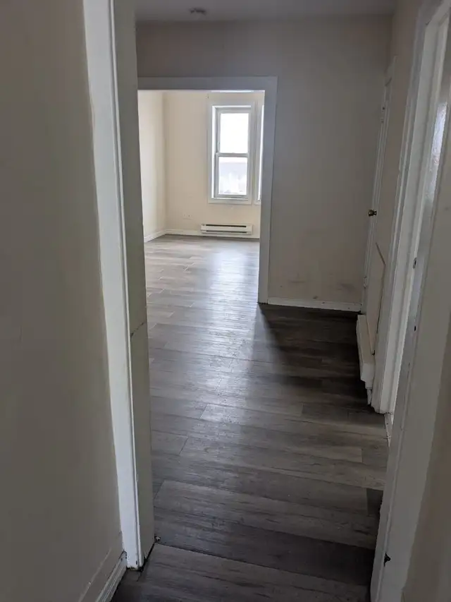 2BR Apartment Near Downtown Windsor – Water Included – Parking - Photo 5