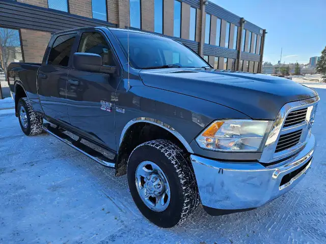 2012 Dodge Ram 2500 SLT 5.7L Hemi 6.4ft box - Photo 2