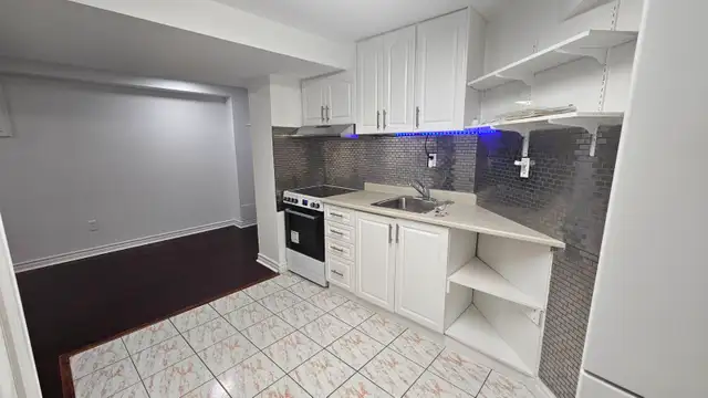 2 Bedroom Apt - Pickering Town Centre - 1950$ all included - Photo 2