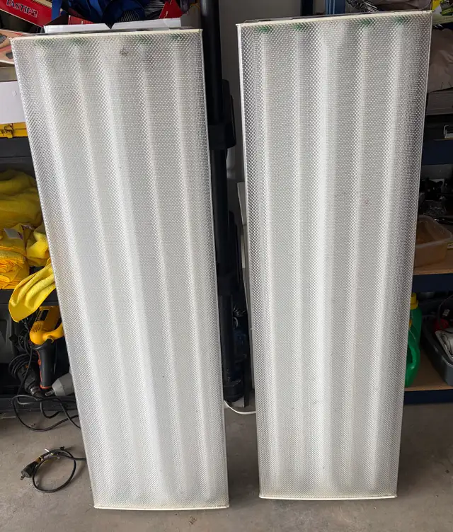 4ft Fluorescent Garage Lights - Photo 3