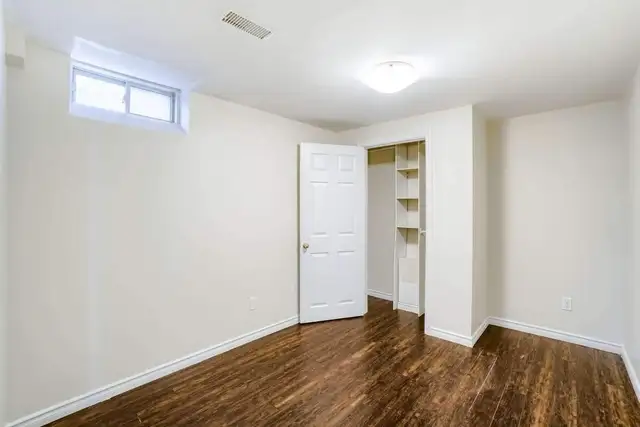 private 1-bedroom in a 3-bedroom basement apartment - Photo 2