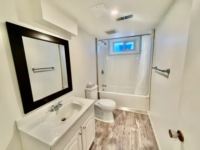 1-Bedroom basement apartment close to Walkley and St Laurent - Photo 6