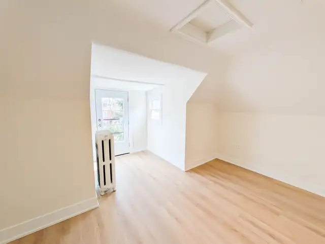 59 Carrick Ave, Hamilton - 3 Bedroom Upper Unit - Photo 10