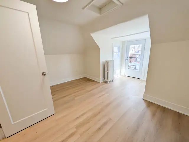 59 Carrick Ave, Hamilton - 3 Bedroom Upper Unit - Photo 11