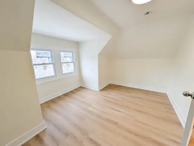 59 Carrick Ave, Hamilton - 3 Bedroom Upper Unit - Photo 13