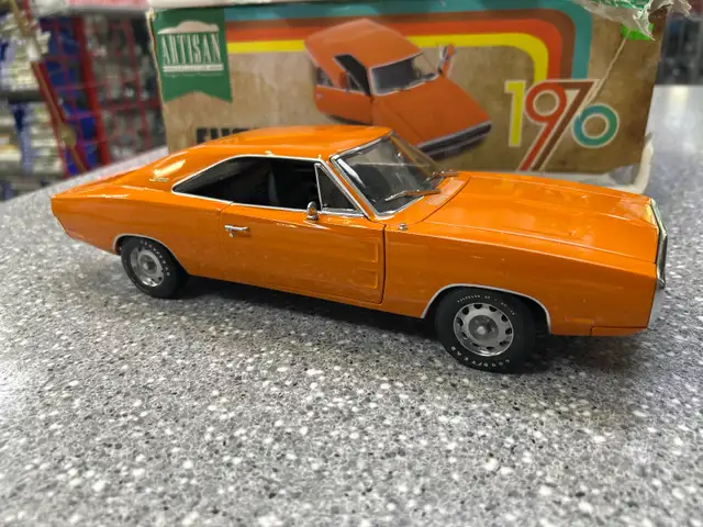 Greenlight Artisan 1970 dodge charger 500 1:18 scale model - Photo 7