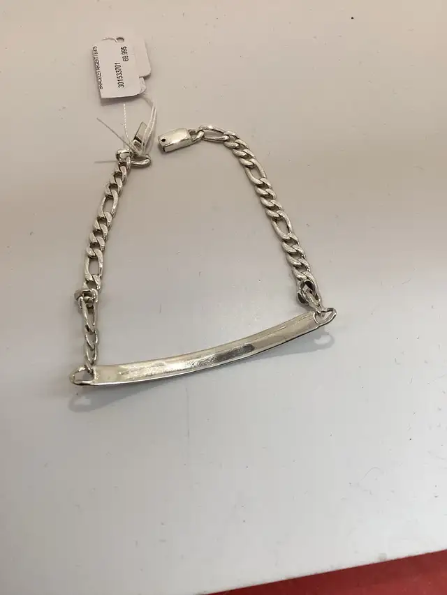 Bracelet en argent avec plaque