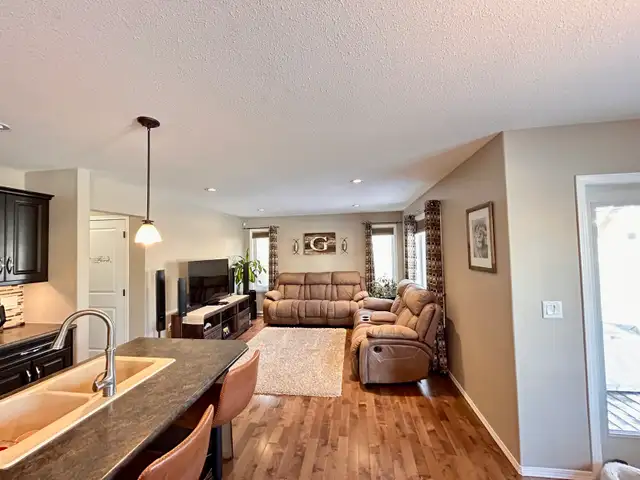 5 bed 3.5 bath - House for sale - Photo 3