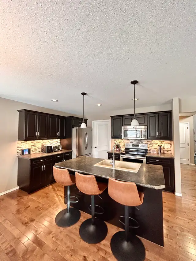 5 bed 3.5 bath - House for sale - Photo 4