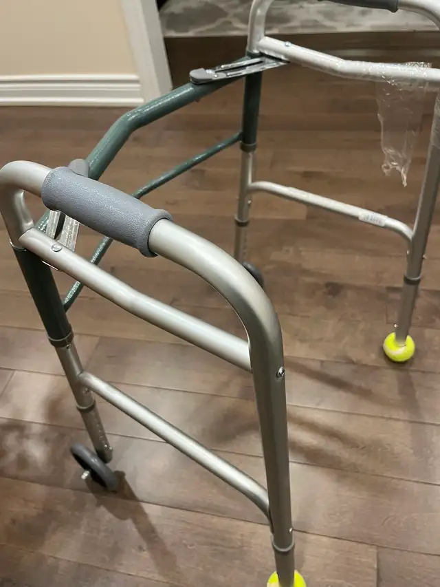 WALKER FOR SALE - Photo 2