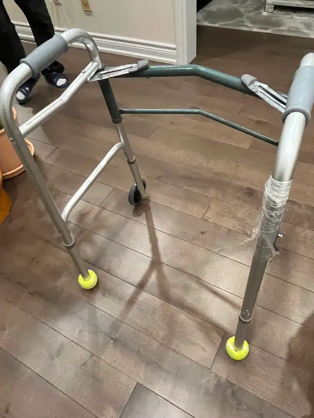 WALKER FOR SALE - Photo 3