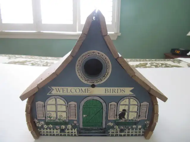 Classic Hand Made Solid Wood Welcome Birds House XCondition!
