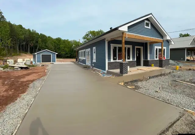 Now Hiring  -- Carpenters (apprentice & Journeymen ) - Photo 4