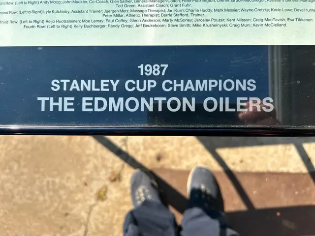 18X24 OILERS FRAMED PICTURE OF 1987 STANLEY CUP CHAMPS - Photo 2
