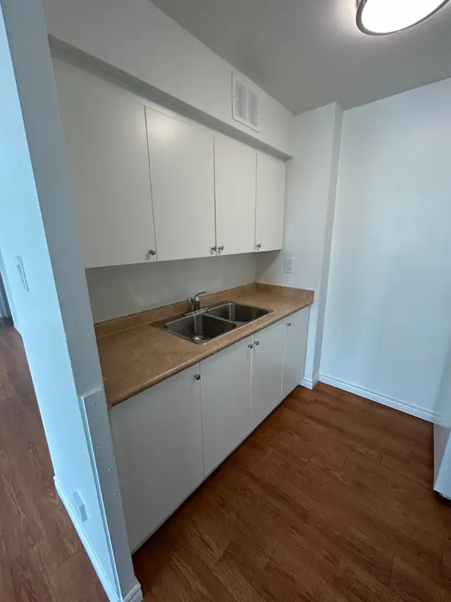 1 Bedroom Apartment - $1,850   First Month Free - North York - Photo 5