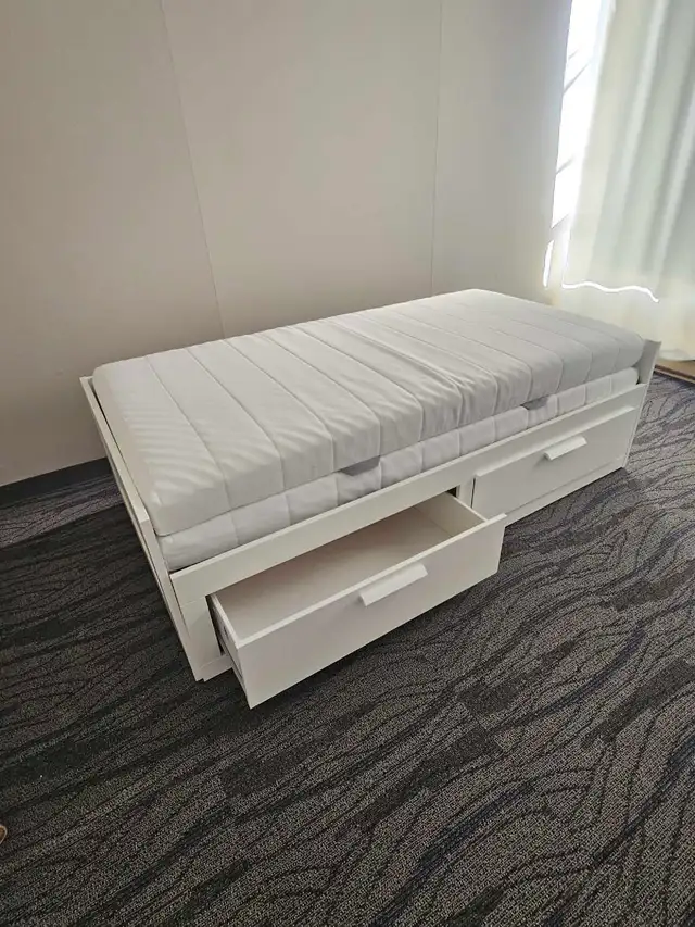 White Day Bed - Photo 2