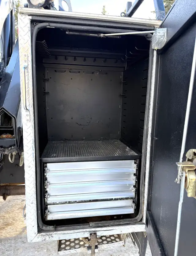 2012 RAM 5500HD SLT DIESEL CHASSIS HIAB055D PICKER SERVICE TRUCK - Photo 16