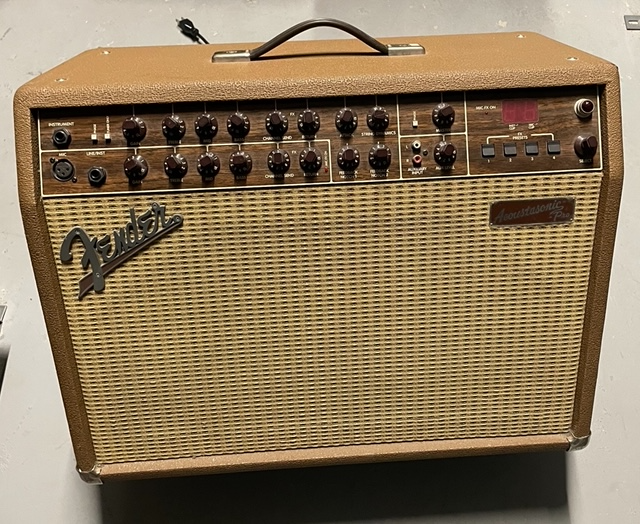 Fender Acoustasonic 80-Watt 2x8' Acoustic Guitar Amp Guitar Comb