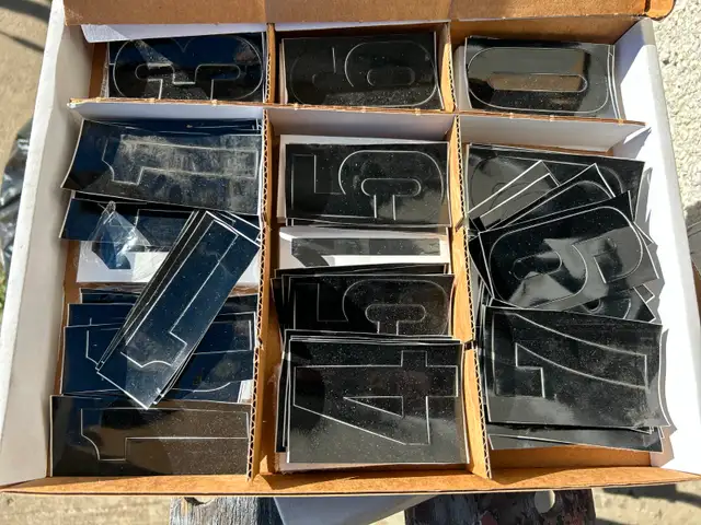 ULINE VINYL LABLE KITAS PICTUREDRETAIL OVER 300.00 W/SHIPPING