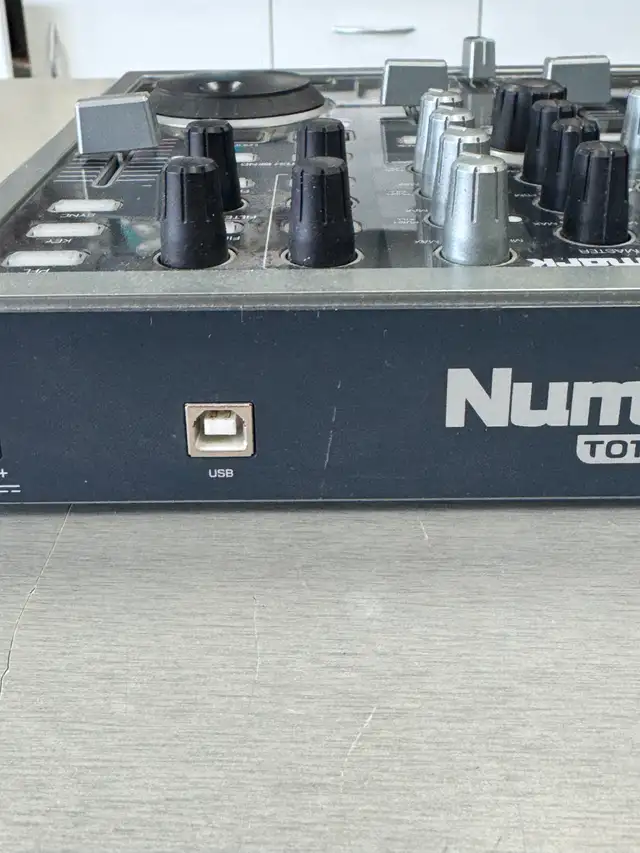 Numark Total Control Portable Performance Controller - Photo 2