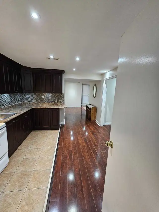 1 bedroom basement apartment - Photo 2