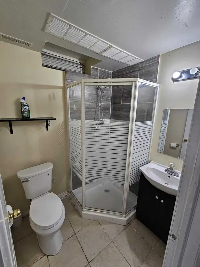 1 bedroom basement apartment - Photo 3